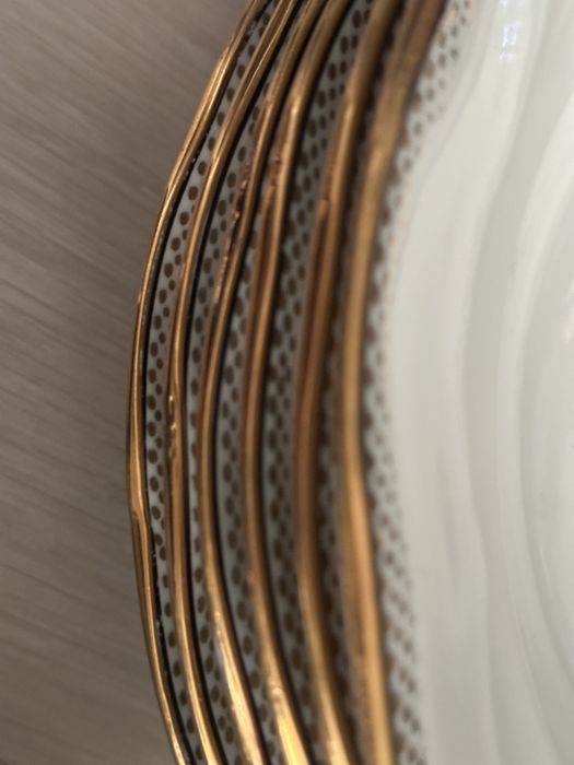 Set de masa pentru 6 persoane,  complet, portelan fin cu margine aurie