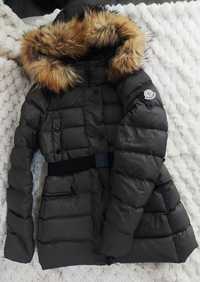 Geaca Moncler cu puf