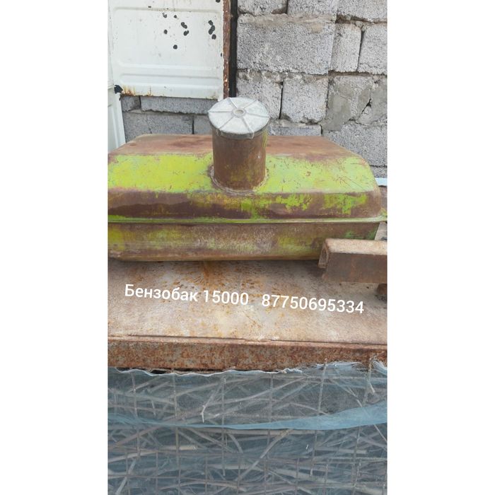 Бензобак почти новый