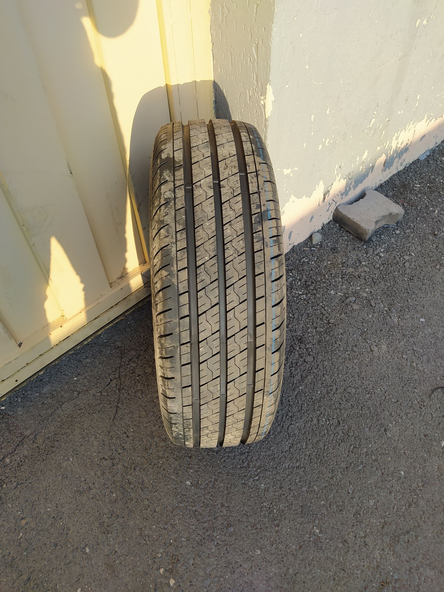 235/65R16C Three-A EffiTrac