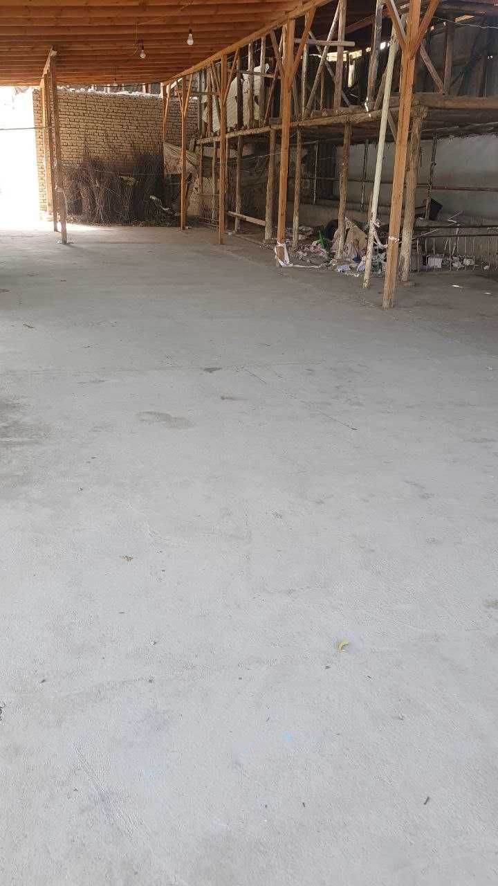 Asaka tumanida Savdo va maishiy xizmat ko`rsatish binosi sotilmoqda