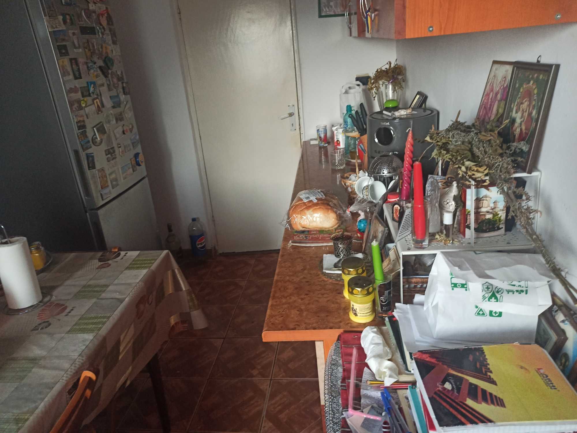 Vând apartament cu 3 camere