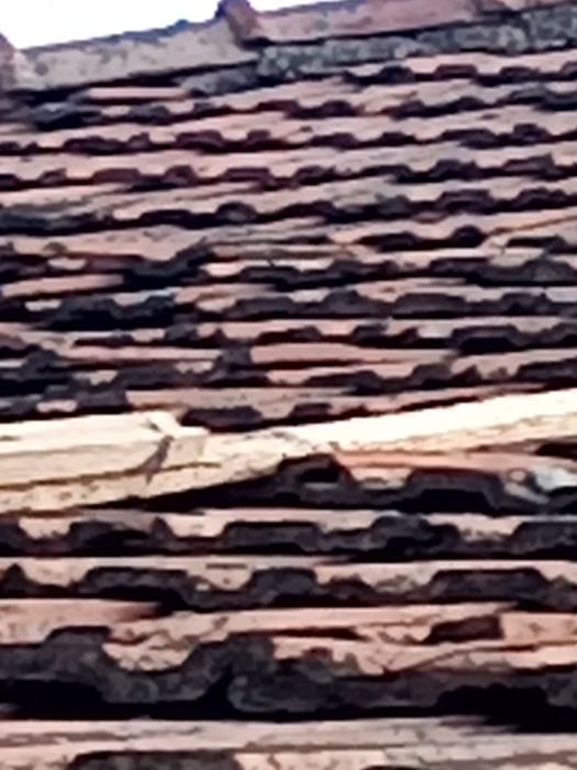 Vind Țiglă ceramică folosită, direct de pe casă