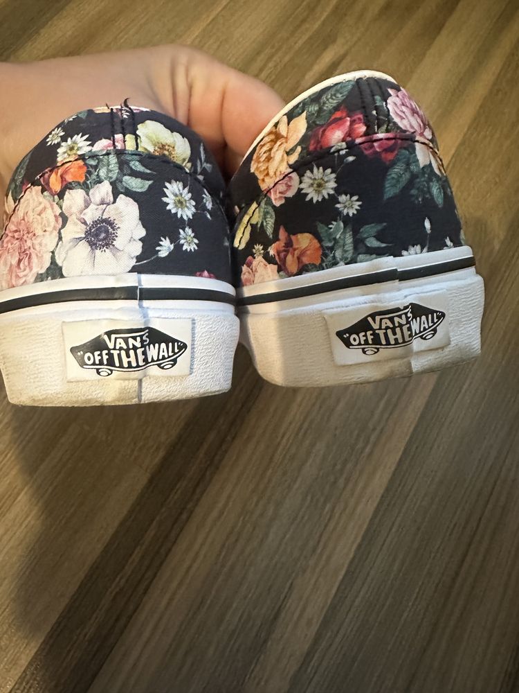 Нови Дамски кецове Vans