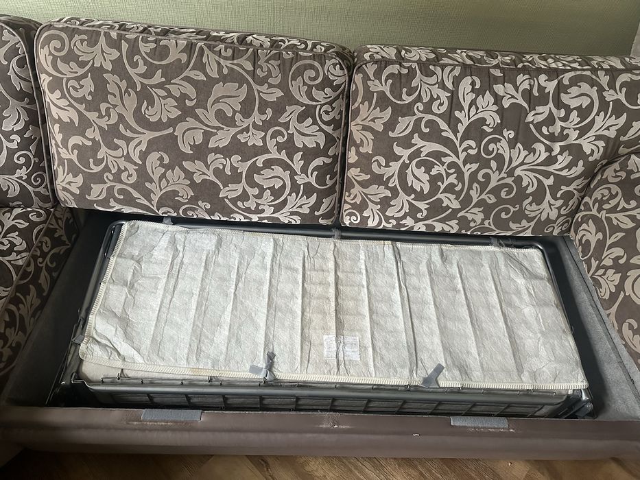 Диван и пуфик в отличном состоянии угловой