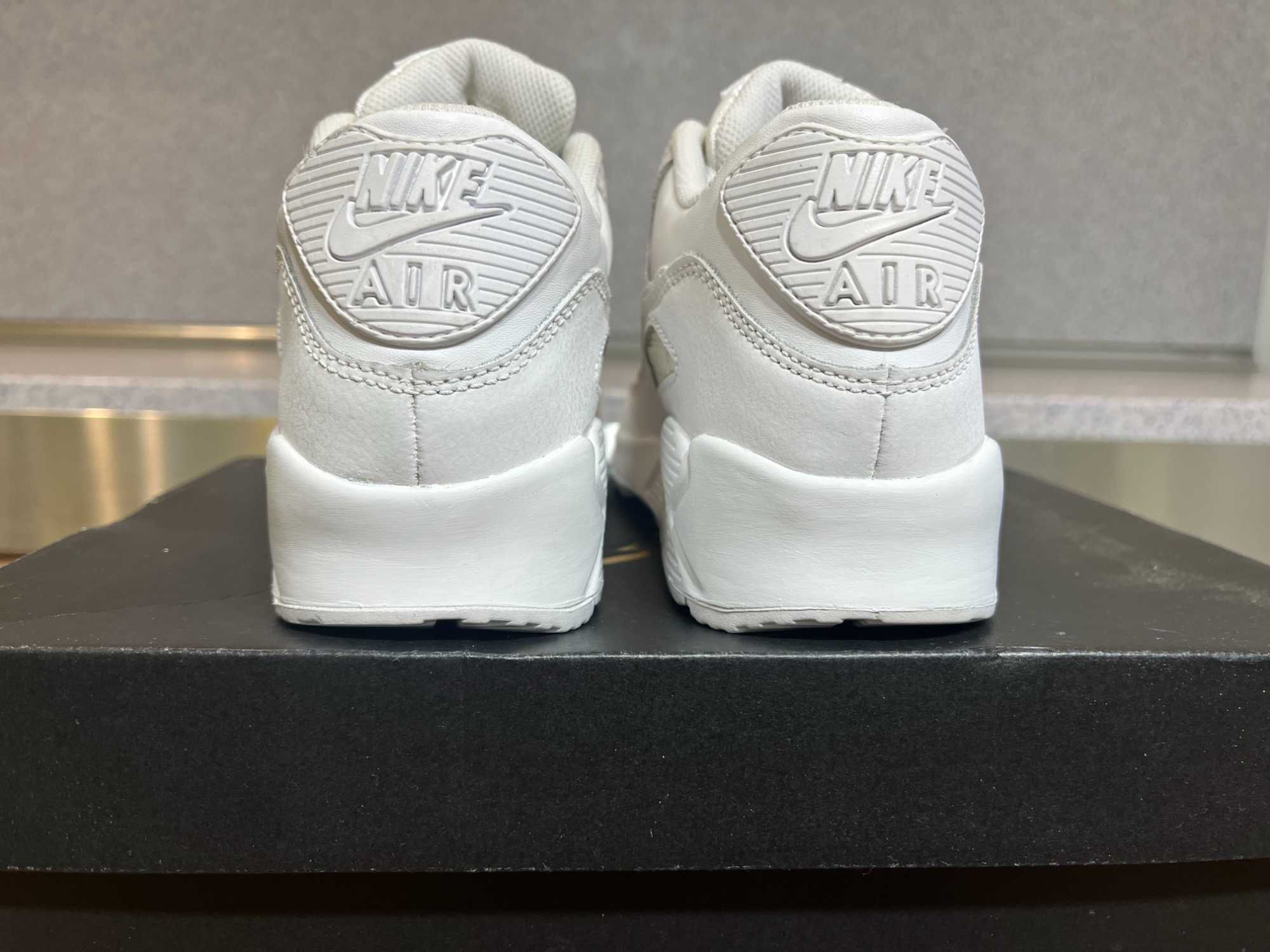 ОРИГИНАЛНИ *** Nike Air Max 90 / Triple White