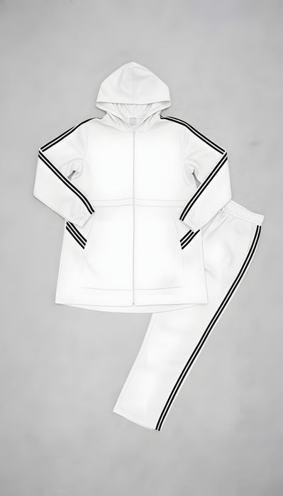 Спортивный женский костюм