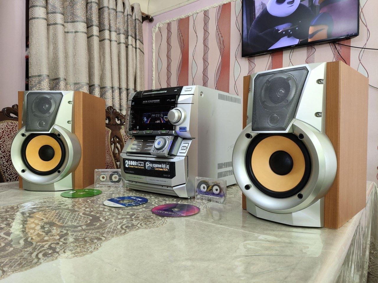 Antikvar juda kamyob model 100% ishlaydi bass va ovozi juda sifatli