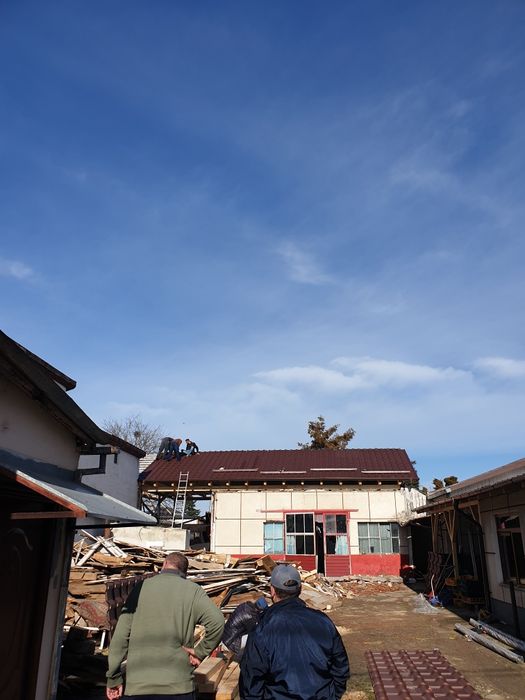 Acoperisuri reparații curățare acoperis vopsire acoperis