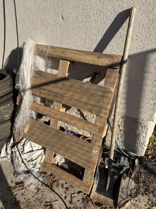 Donez 4 paleti in stare buna