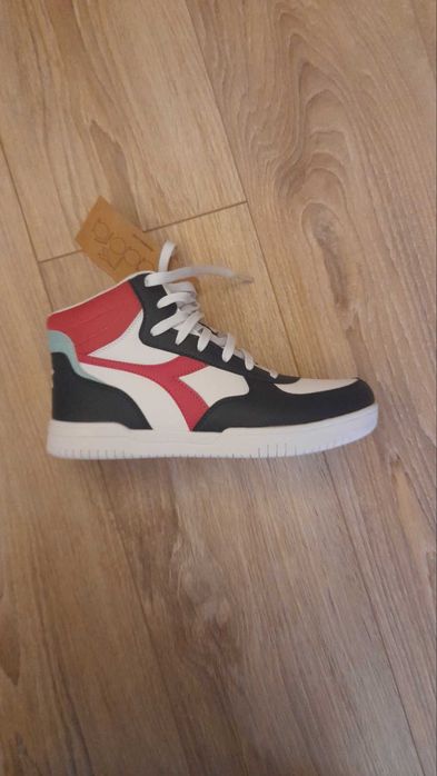 Нови обувки  Diadora 39