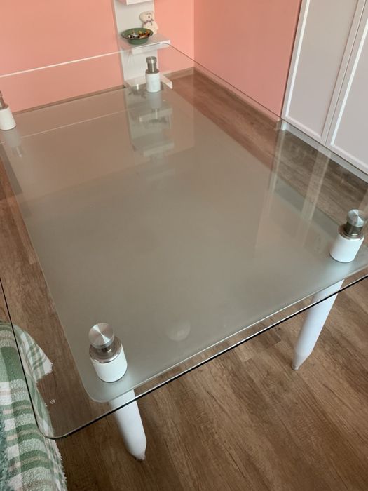 Трапезарна стъклена маса