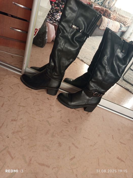 Продам две пары сапог