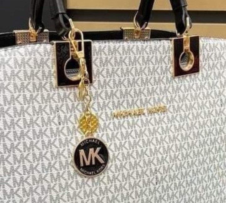 Geanta Michael Kors,model office,logo metalic auriu,saculet,etichetă