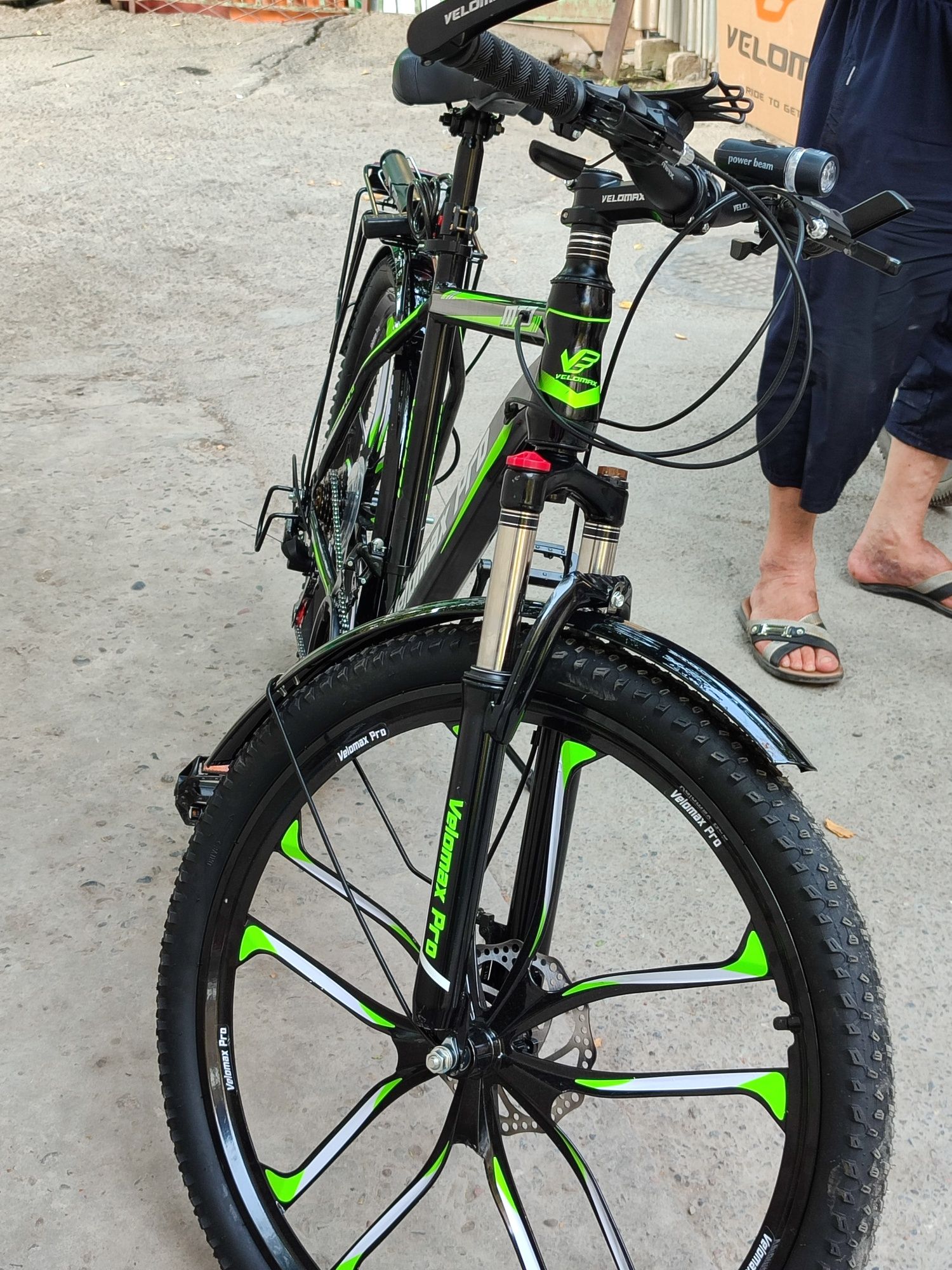 Velosiped yangi 1 hafta xaydalgan pul zarur bolgani uchun sotlyapti