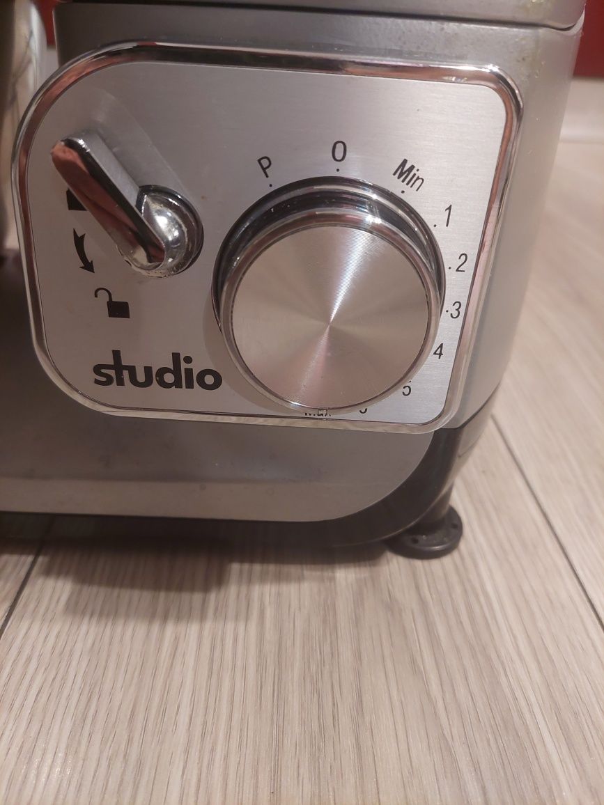 Vand Robot de Bucatarie Studio km 2010