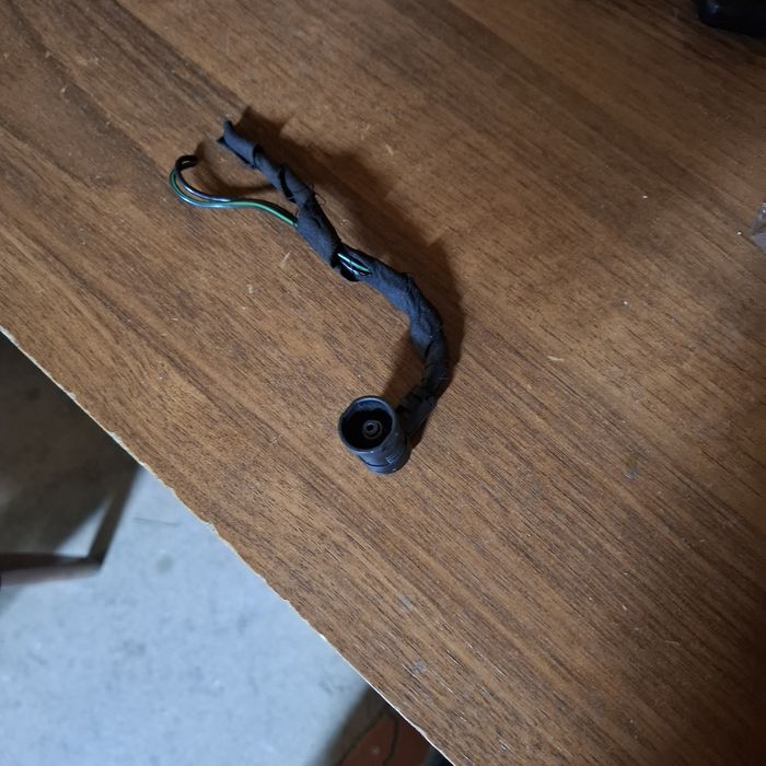 Продам фишку от косы на мерседес бенц 2.8 104 мотор