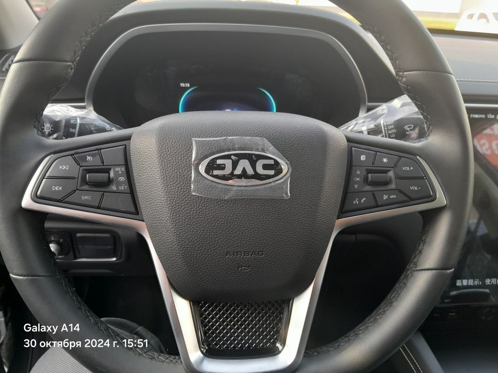JAC J7 avtomobili