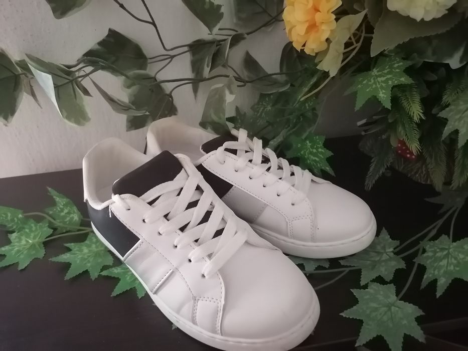 Дамски обувки официални и спортни