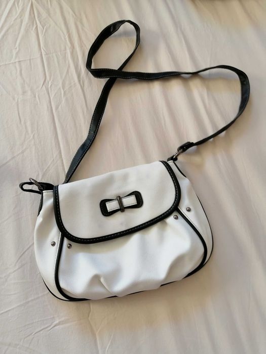 Чанта, черно-бяла, кожа