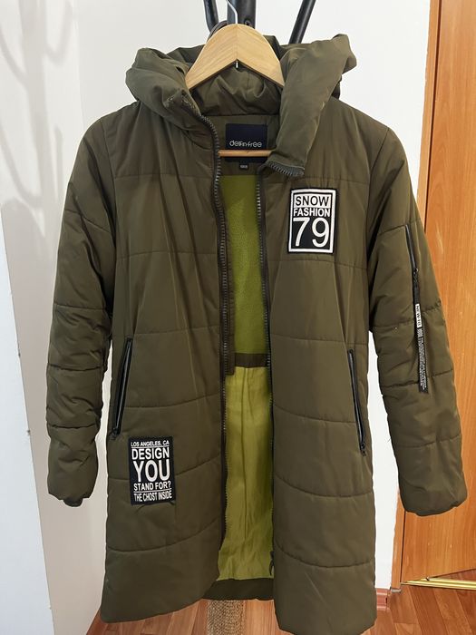 Продам куртку детскую