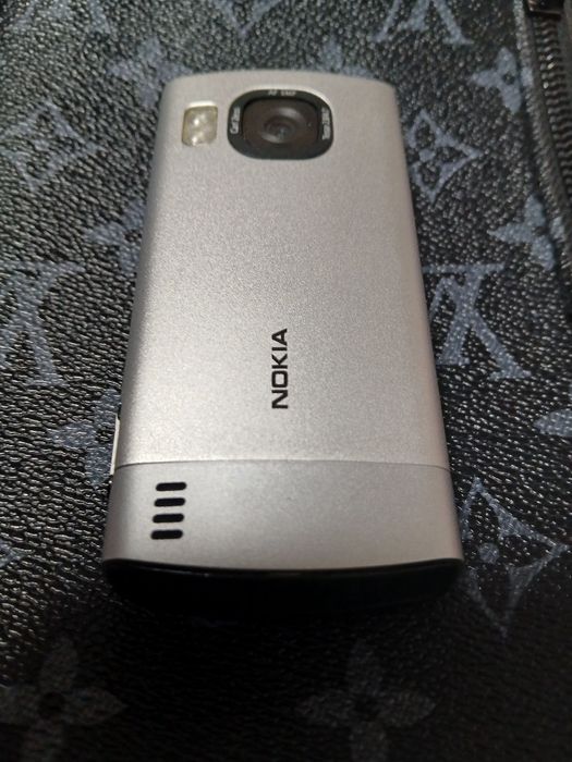 Assalom alekum telefon sotiladi Original Nokia 6700 slider k