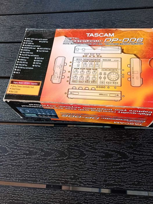 Vând Tascam DP 006