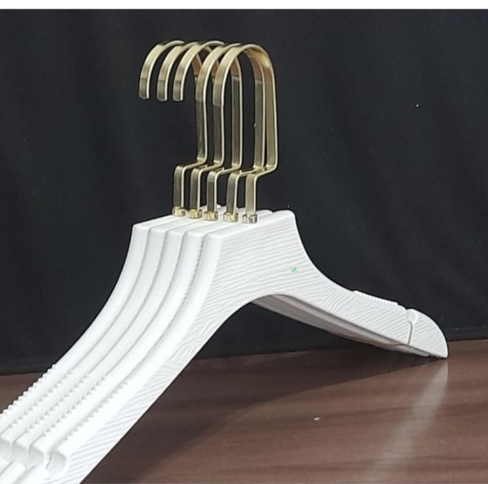 Плечики для одежды.