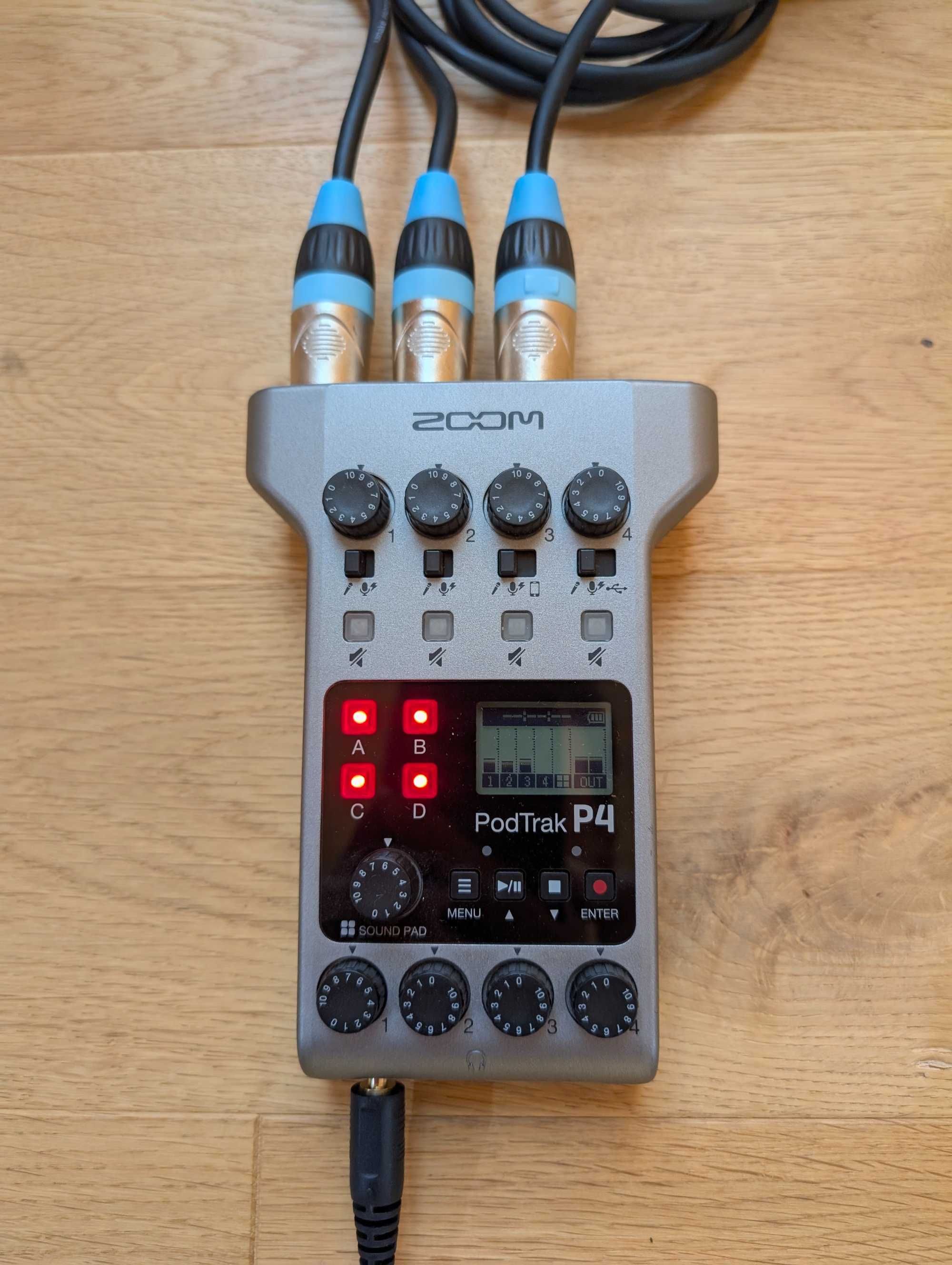 Звукозаписно студио за подкасти. Zoom PodTrak P4 + 3x Rode PodMic