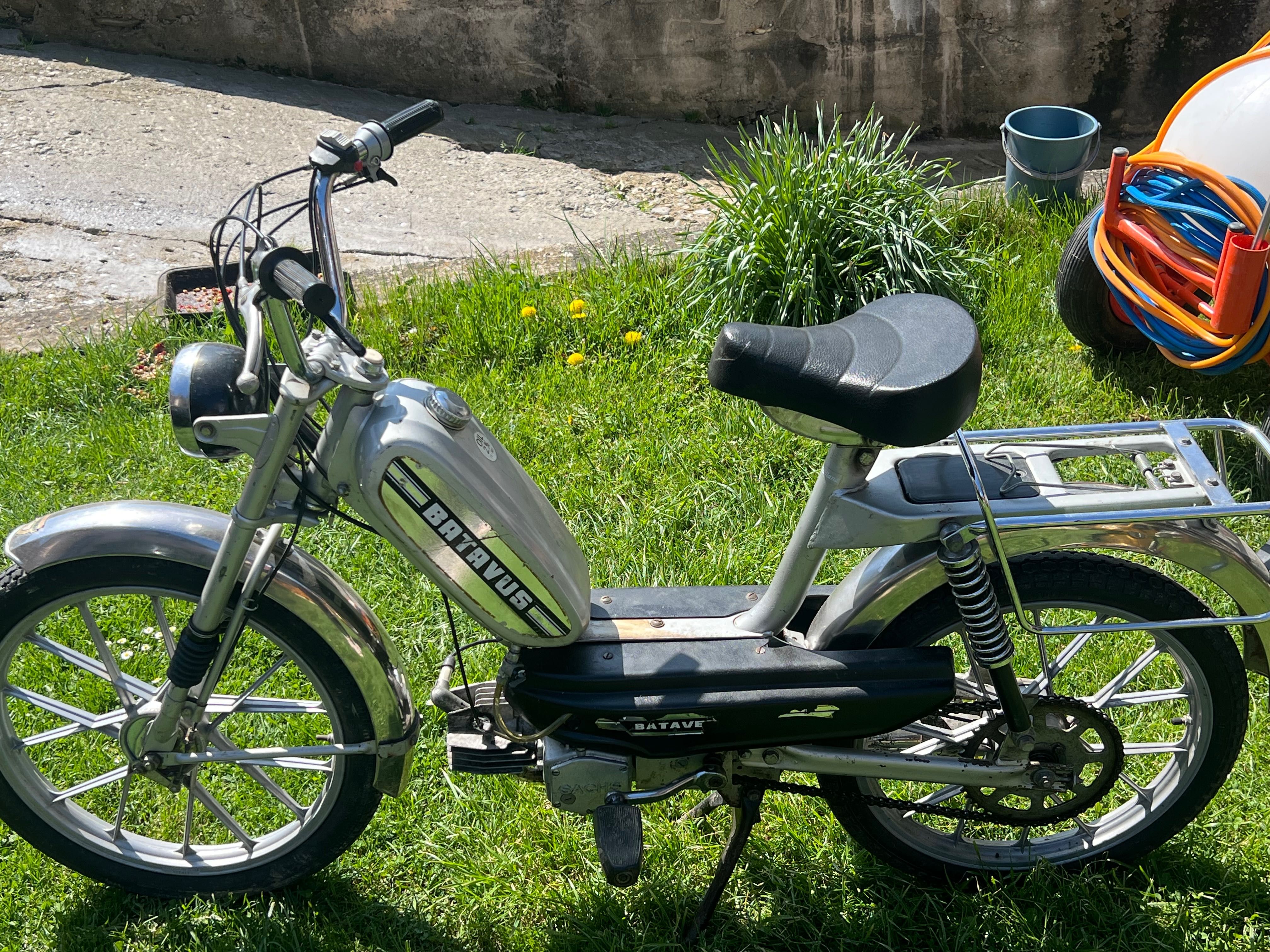 Motocicletă-motor