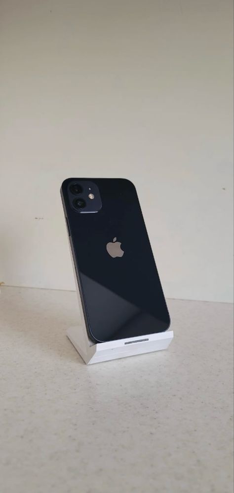 iPhone 12 в идеальном состоянии