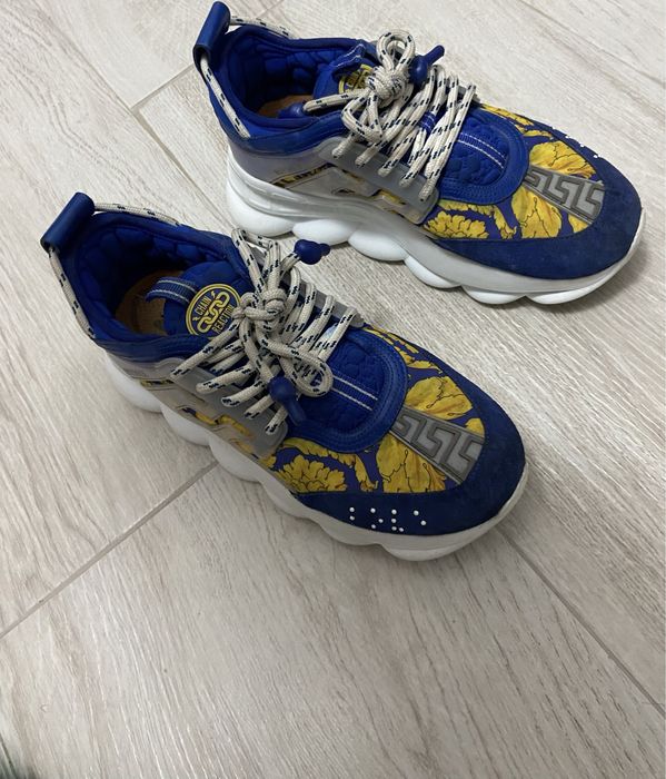 Versace chain reaction