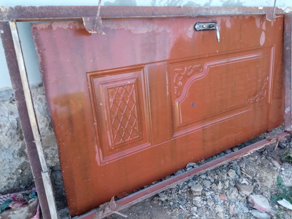 Сырткы есик сатылады