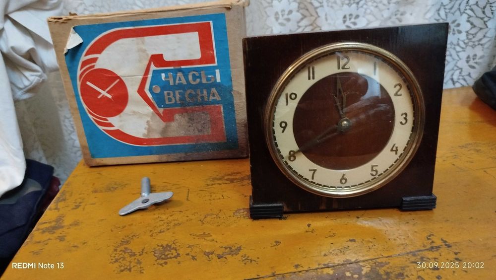 Часы настольные "Весна"СССР.