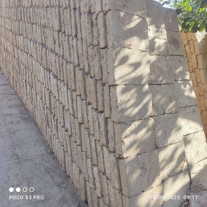 Hom ğishtlar sotiladi narxi 2 ming som . Razmeri 26ga36 balanligi 8.5