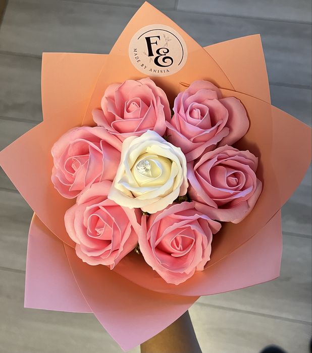 Buchet de 7 trandafiri din sapun