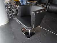 Фризьорски стол тип кресло M720, черен с метални капси
