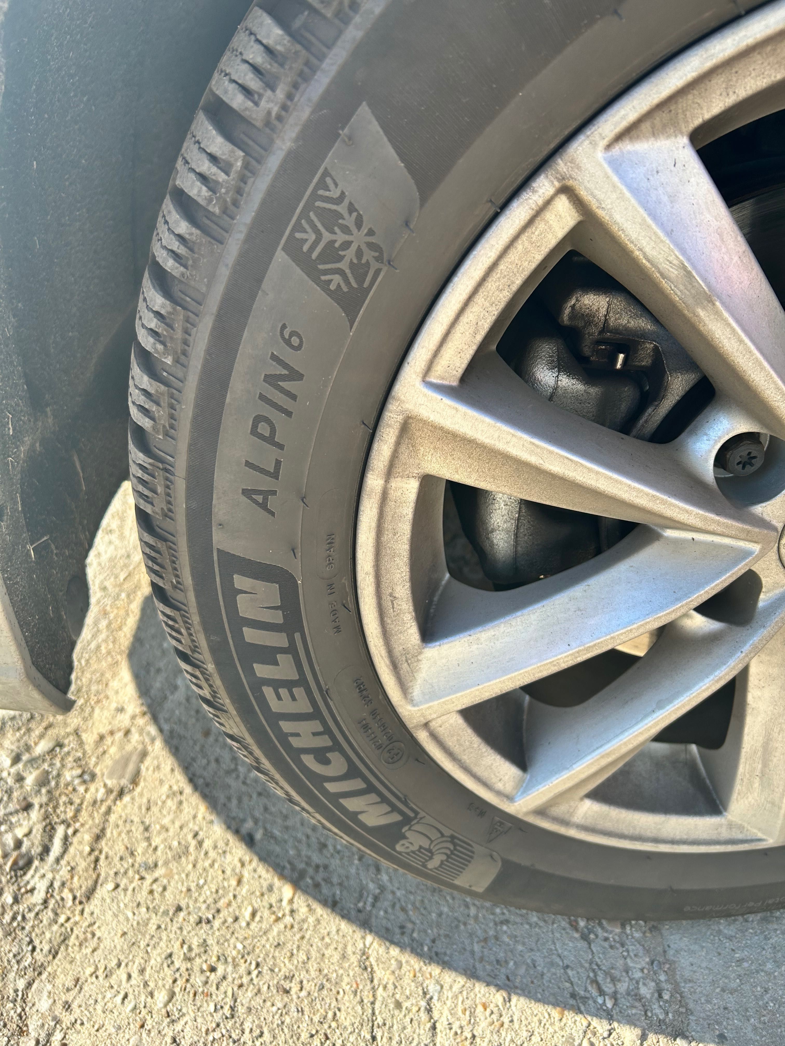 Vând anvelope de iarnă Michelin ALPIN 6