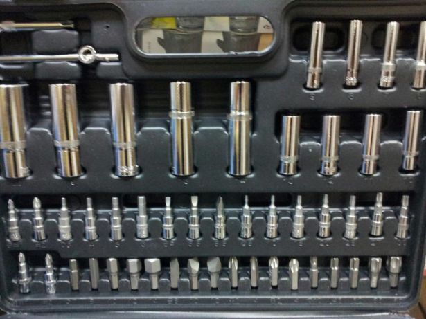 Trusa scule universala. 108 piese. Noua!