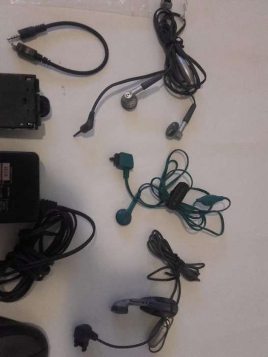 12 casti audio originale,acumulatori,mouse wireless