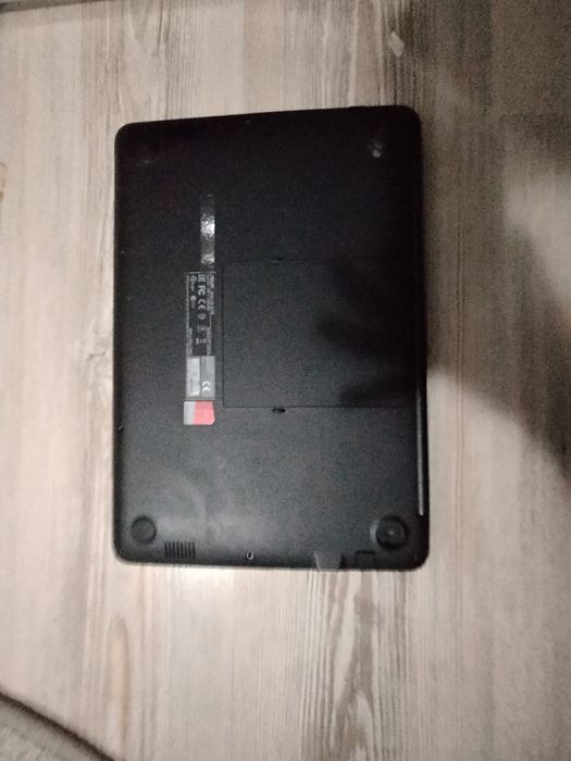 Asus notebook model R417M al calitate buna