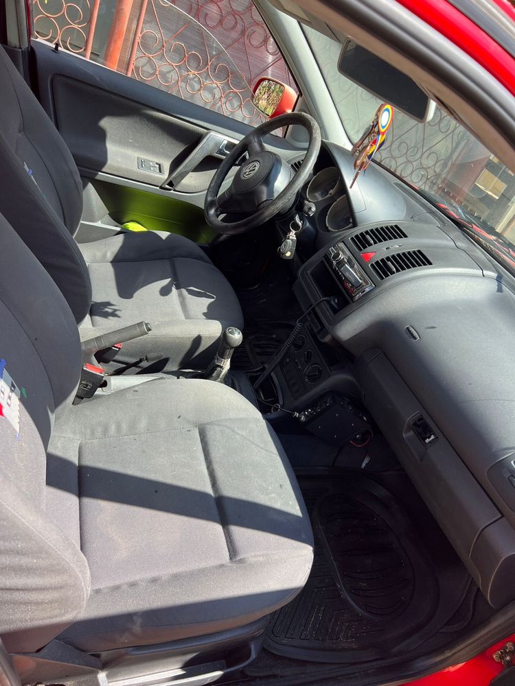 Polo Volkswagen rosu