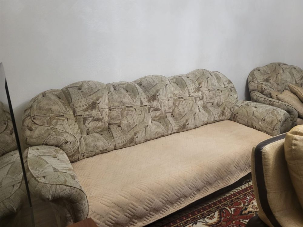 Продам диван с 2 креслами