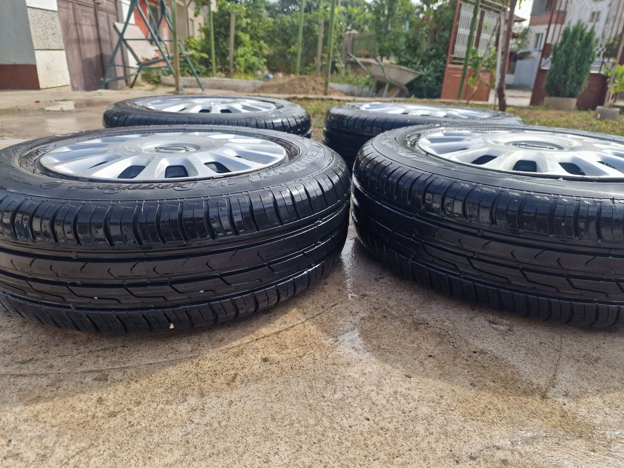 Джанти с гуми 4/100 R14 като нови...може и смяна за джанти 17 18 5×112