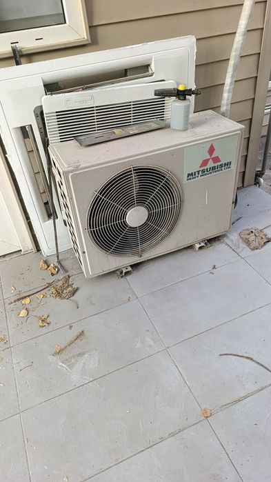 Продам бу кондиционер потолочный в рабочем состоянии комплектация есть