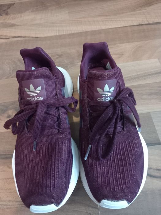 Дамски маратонки  ADIDAS 37,5