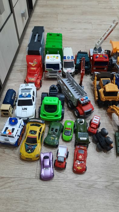 Машинки продам разные