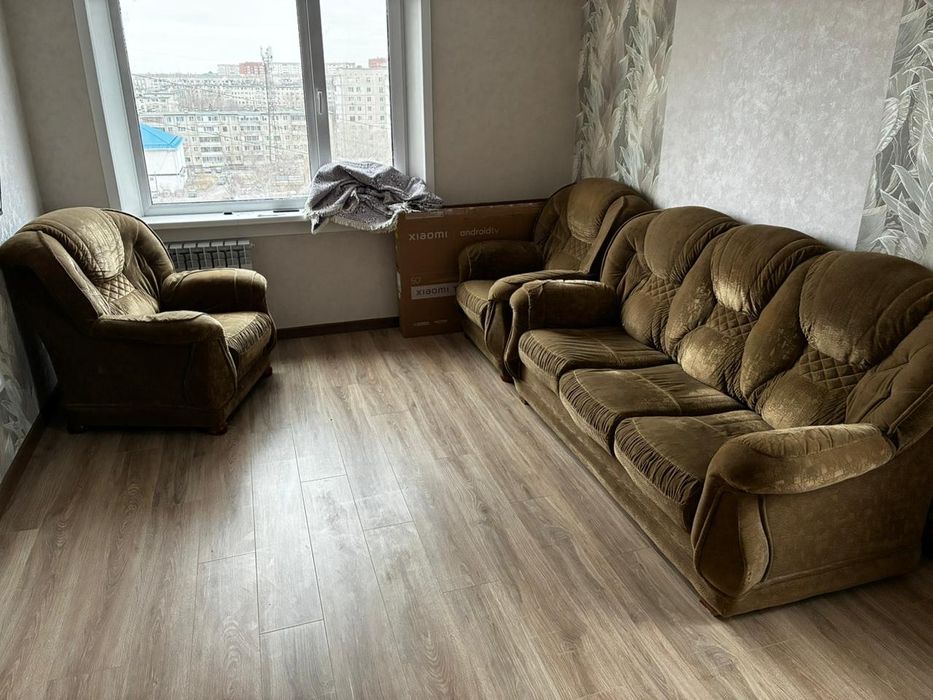 Продам диван и 2 кресла очень б/у