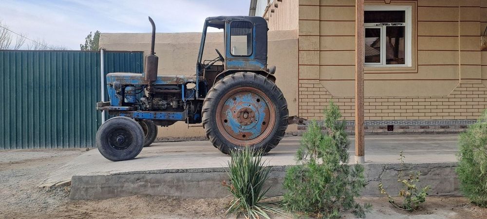 T 28 traktor sotladi narxi kelshilgan xolda