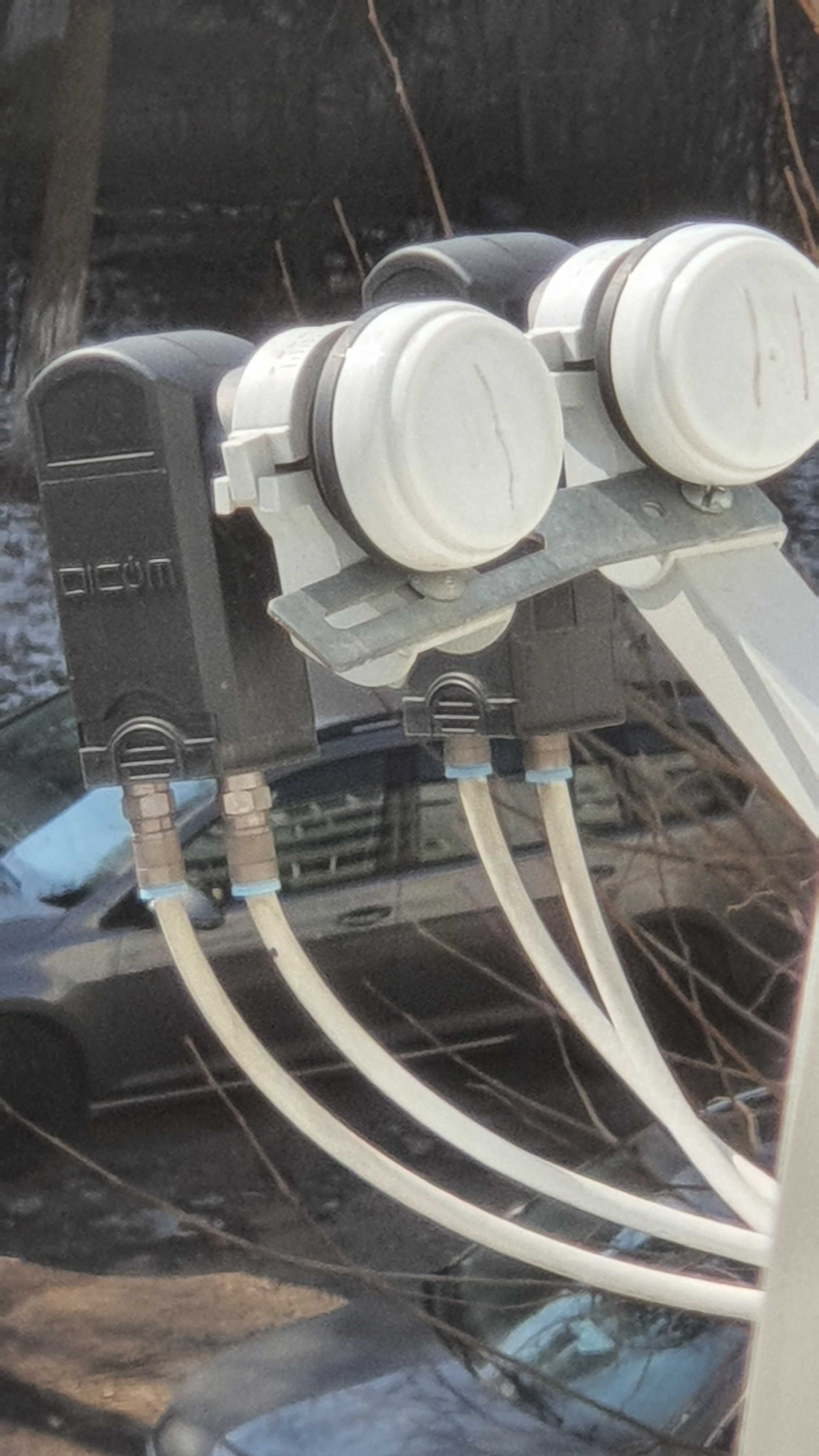 Sistem de recepție prin Satelit (antena + 2 LNB-uri)